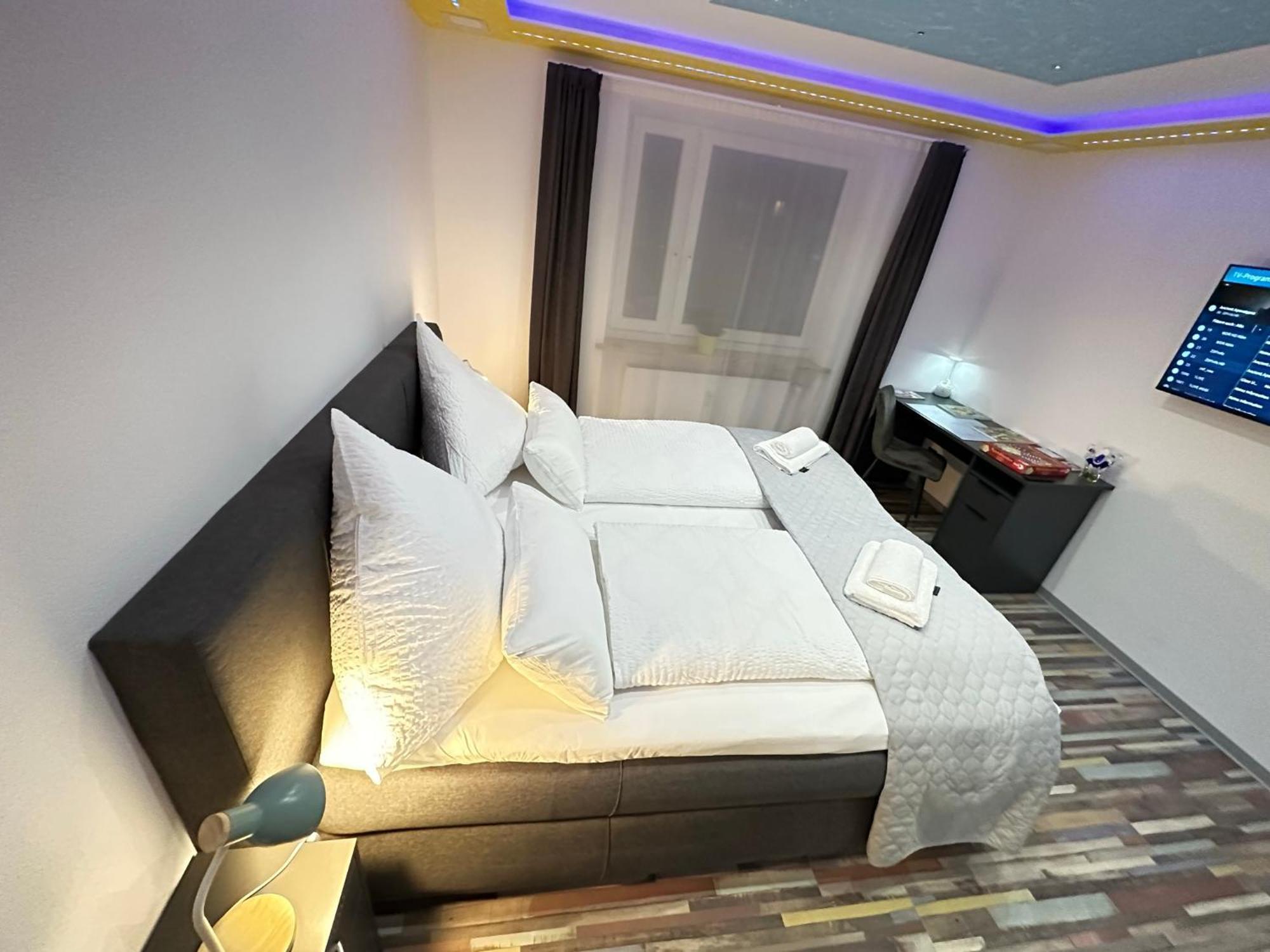 Modern Apartments Neuburg P - Top - 2 Zimmer, Komfort, Balkon, Wi-Fi, Smart Tv, Grosse Dusche, Kueche Neuburg an Der Donau Zewnętrze zdjęcie